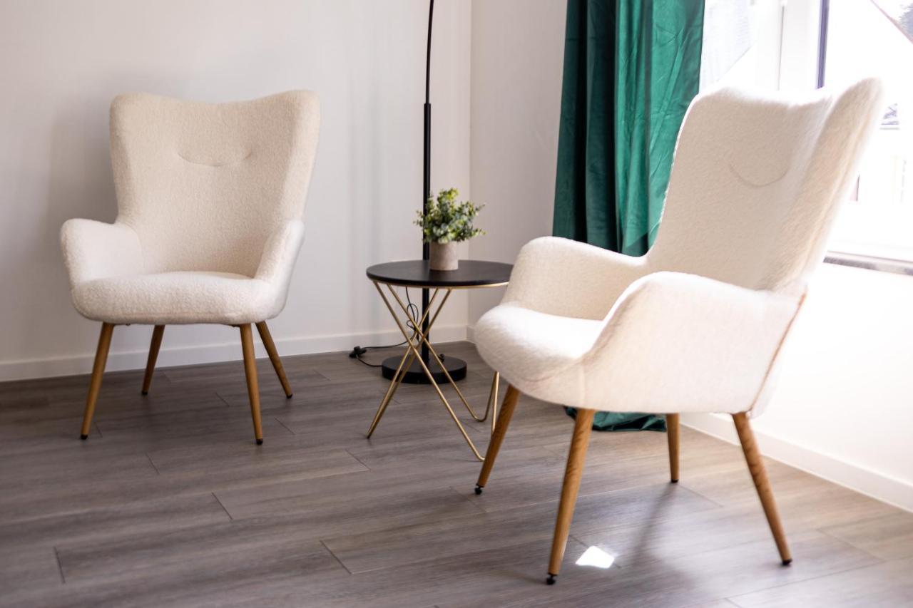 Design Apartment Zentral Fuer 6 In Andernach: Ausblick, Wifi, Kueche 外观 照片